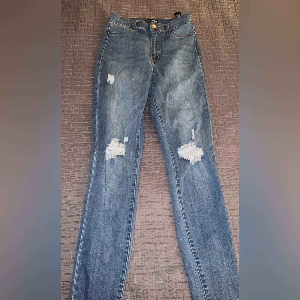 Distressed jeans - Picture 5 of 6